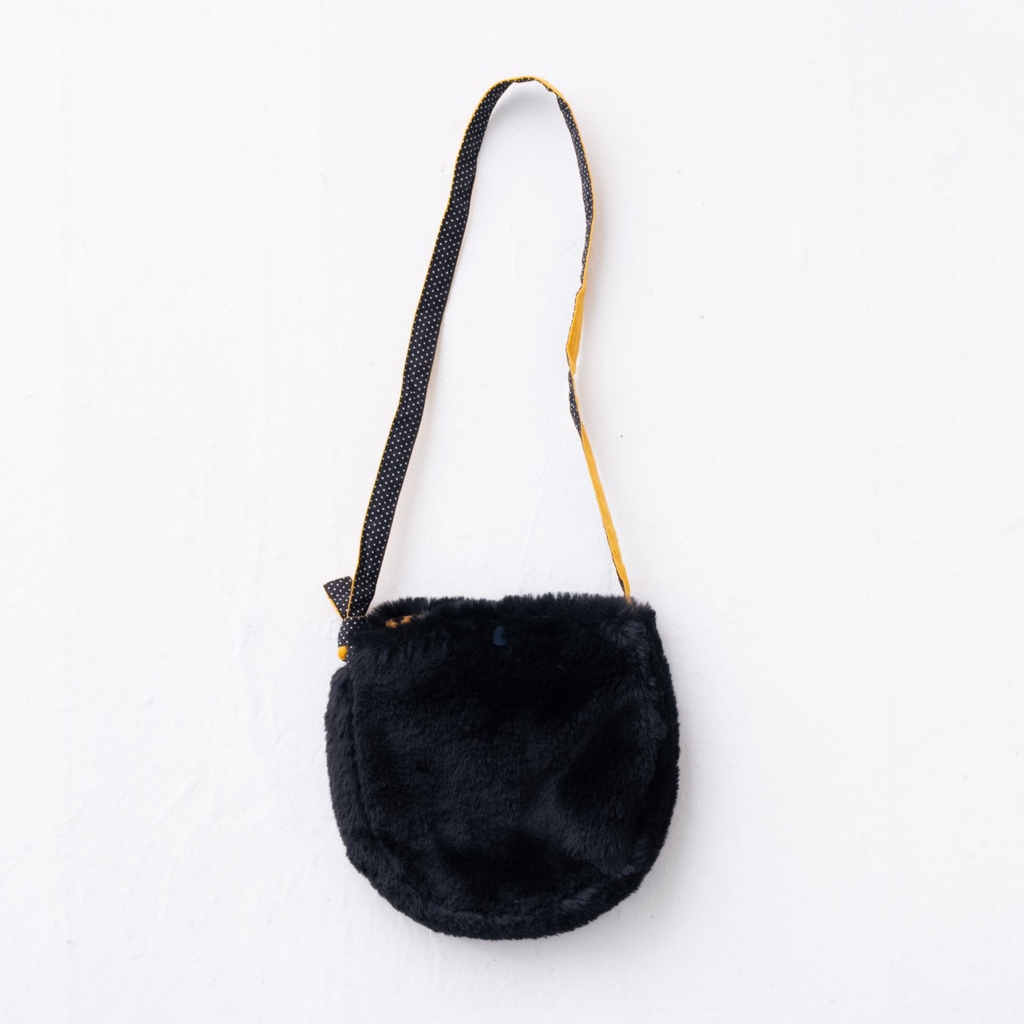 ファーポシェット BLACK