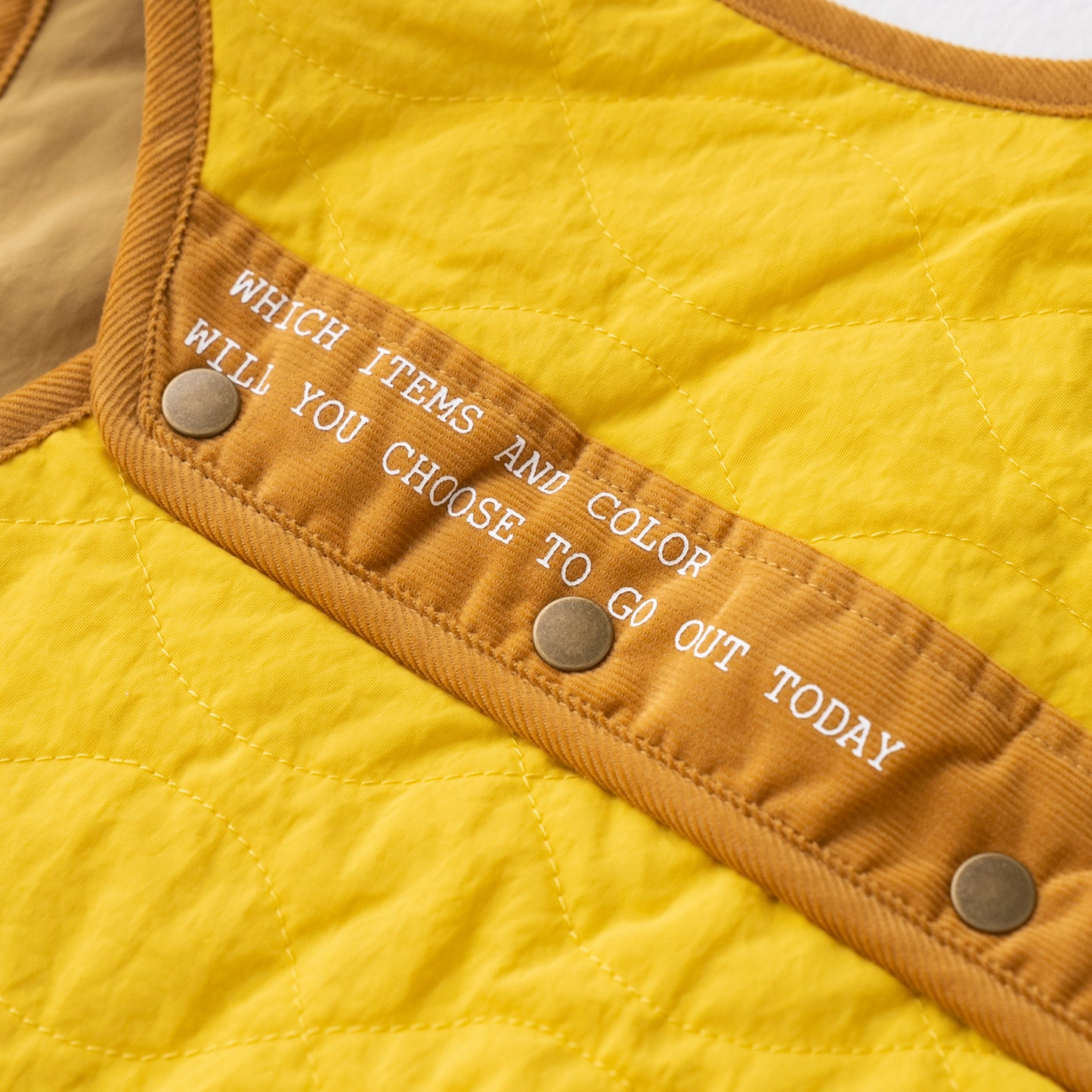リバーシブルナイロンライトベスト YELLOW