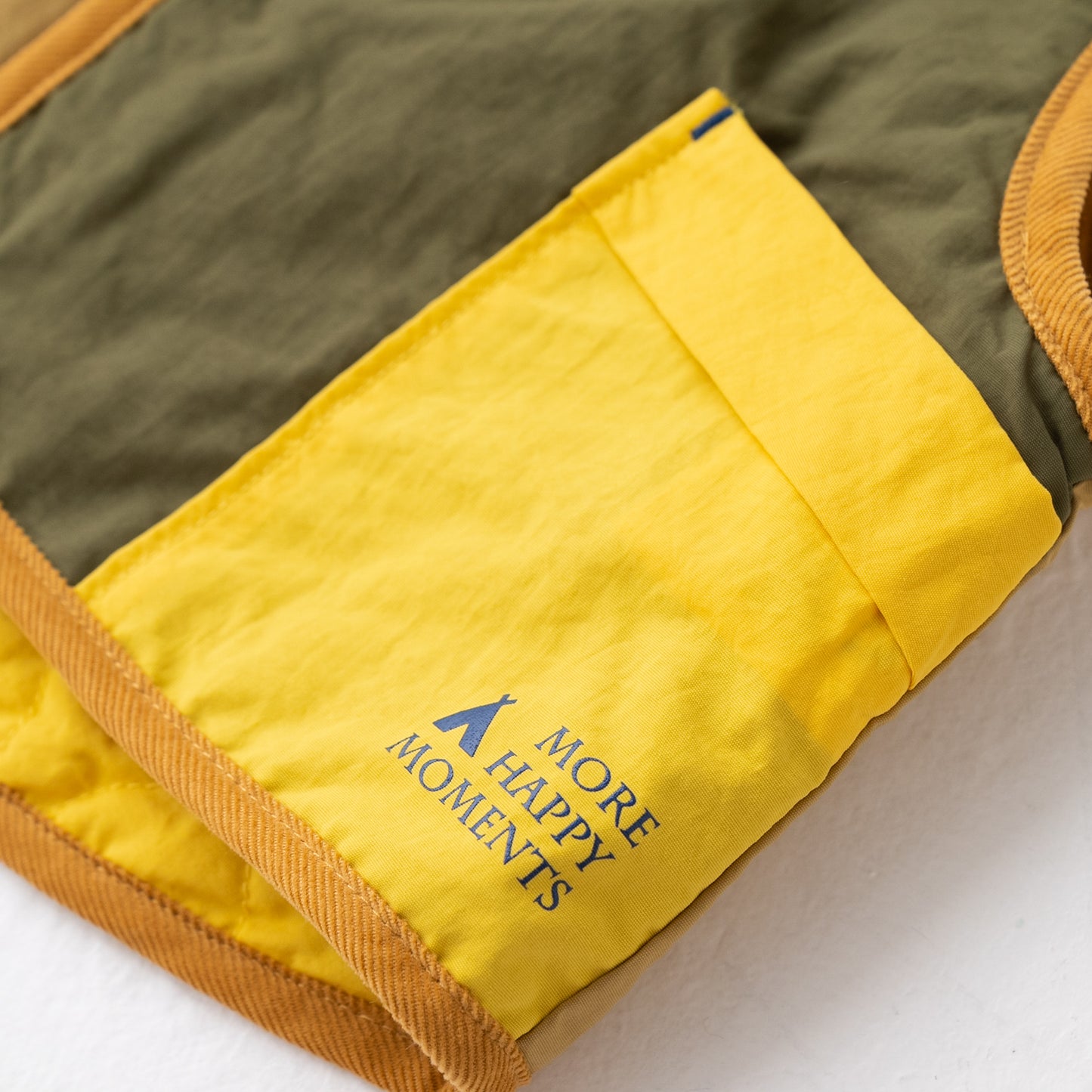 リバーシブルナイロンライトベスト YELLOW