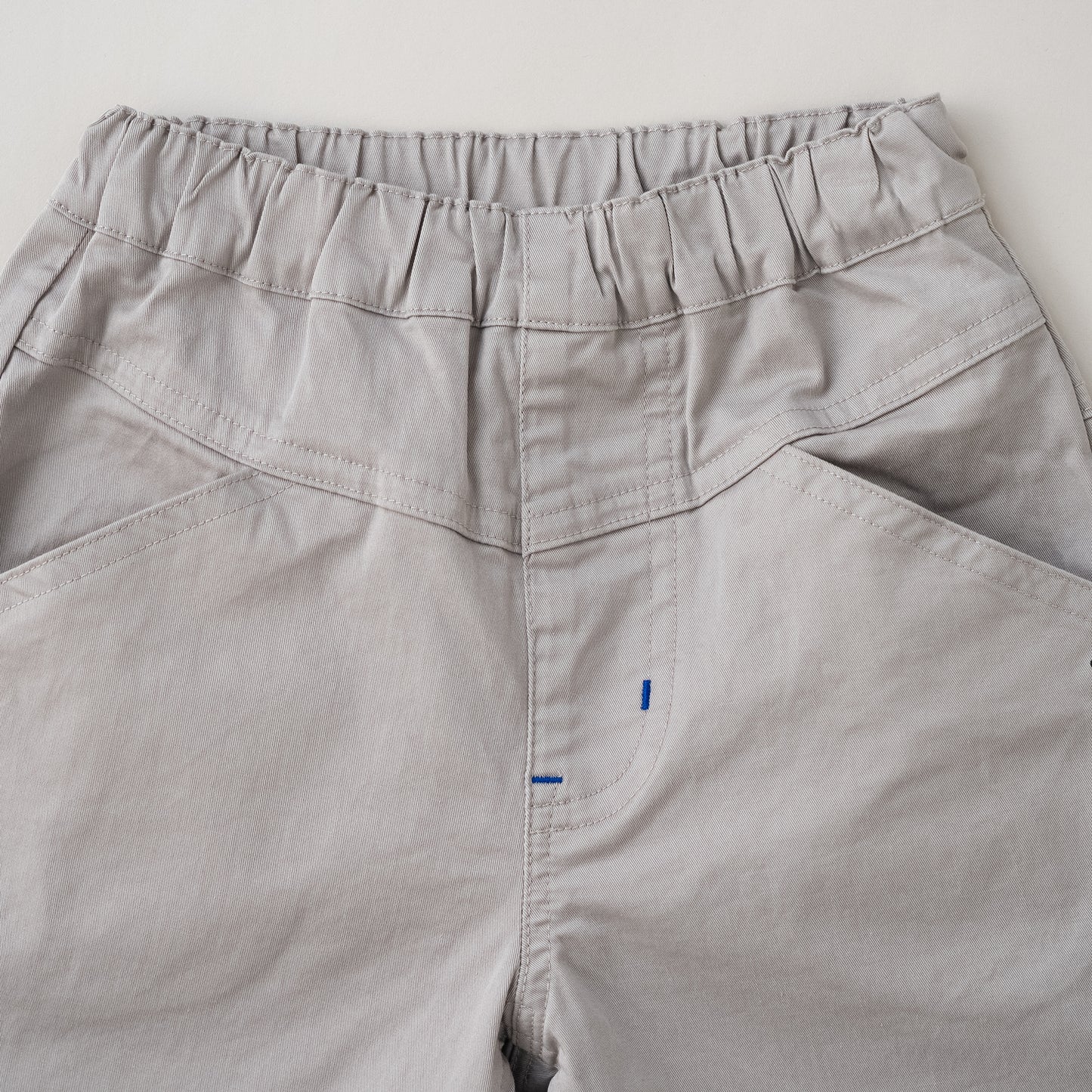 ストレッチカラーパンツ５分丈　GRAY