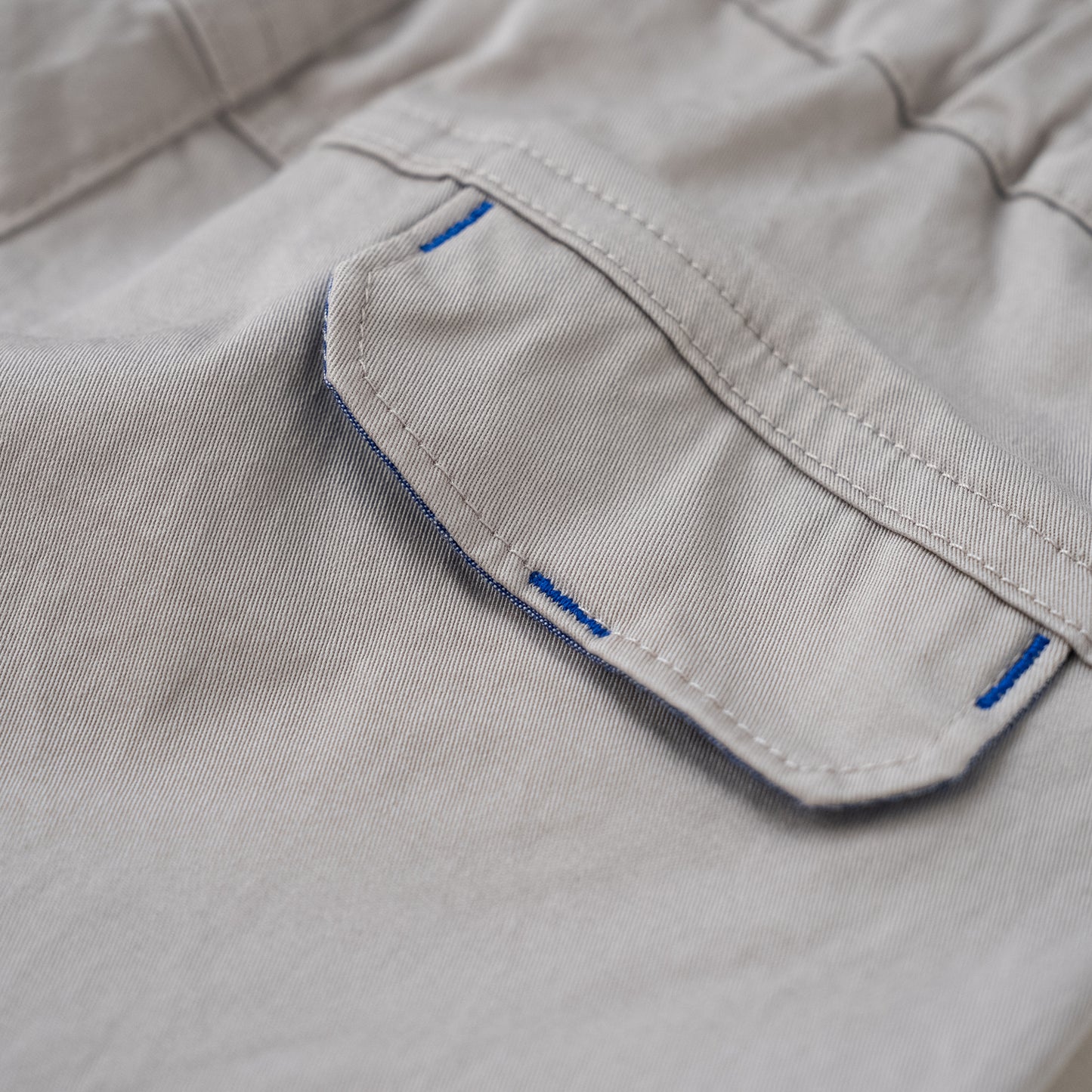 ストレッチカラーパンツ５分丈　GRAY