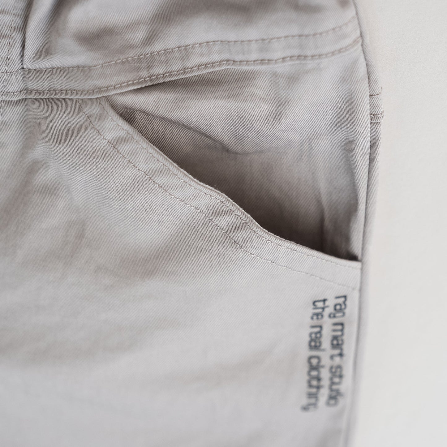 ストレッチカラーパンツ５分丈　GRAY
