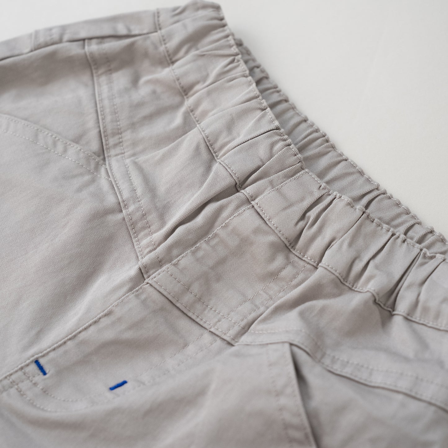 ストレッチカラーパンツ５分丈　GRAY