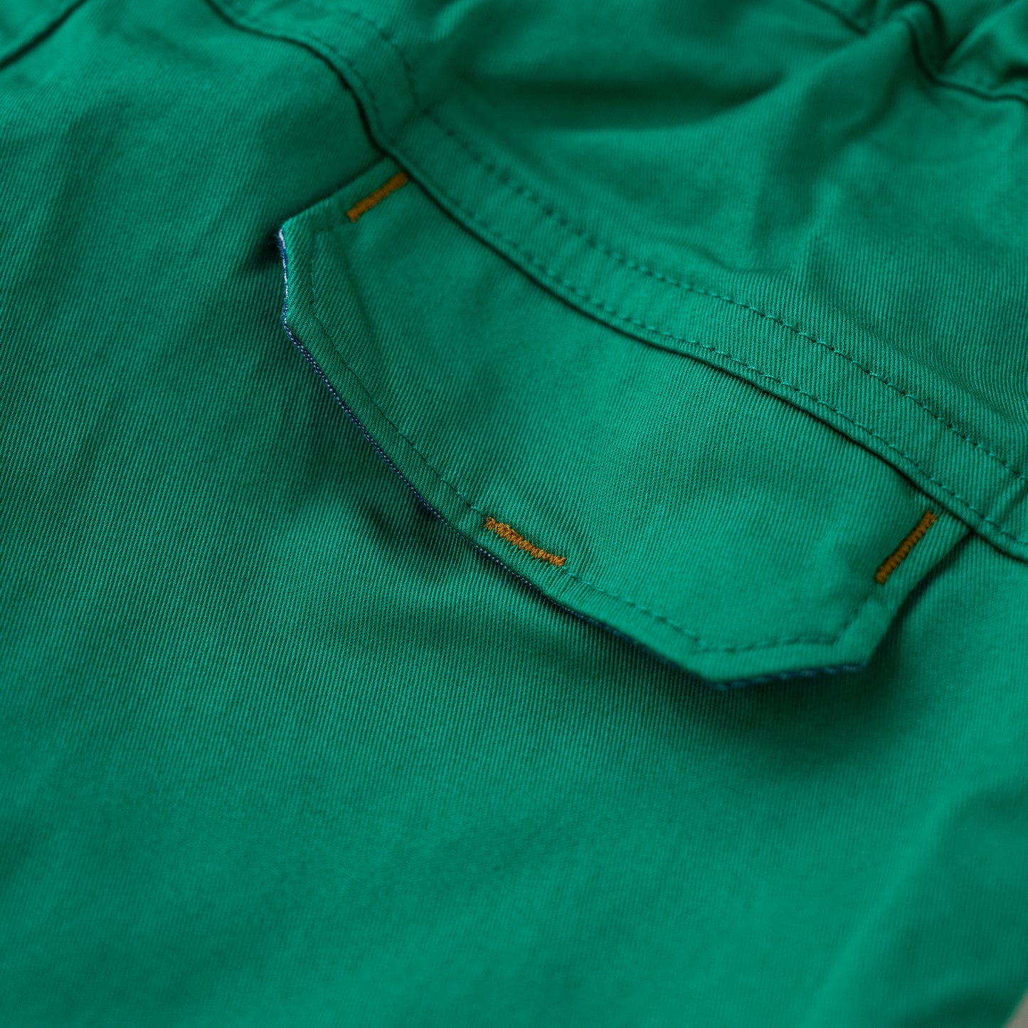ストレッチカラーパンツ５分丈　GREEN