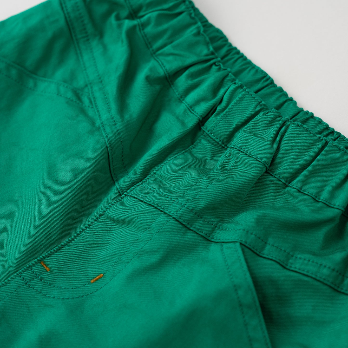 ストレッチカラーパンツ５分丈　GREEN