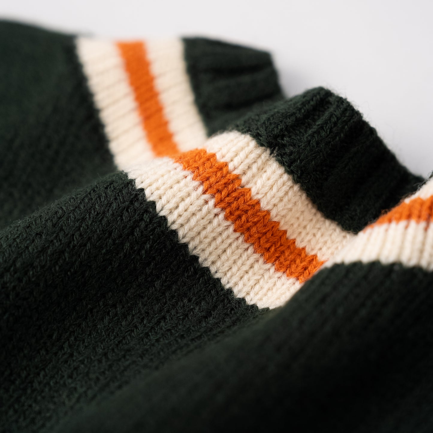 Vネックニットベスト　GREEN