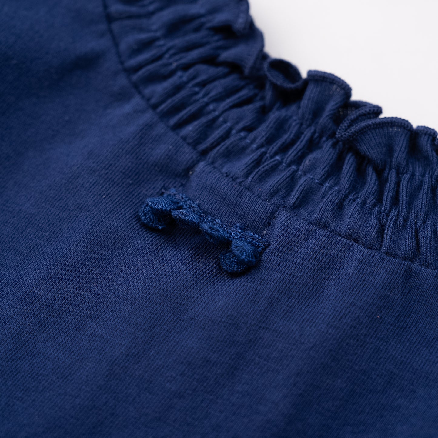 フリルハイネックTシャツ　NAVY