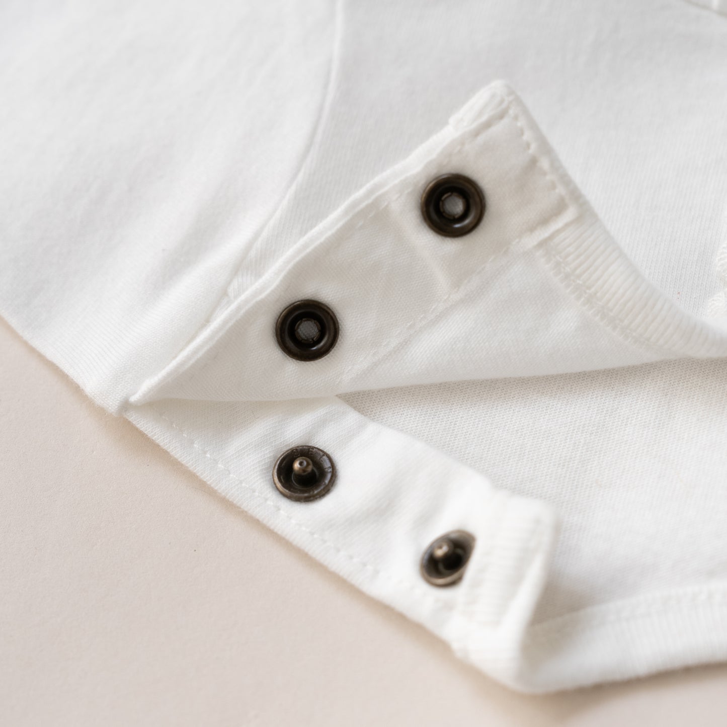 ガールズTシャツ　OFF-WHITE