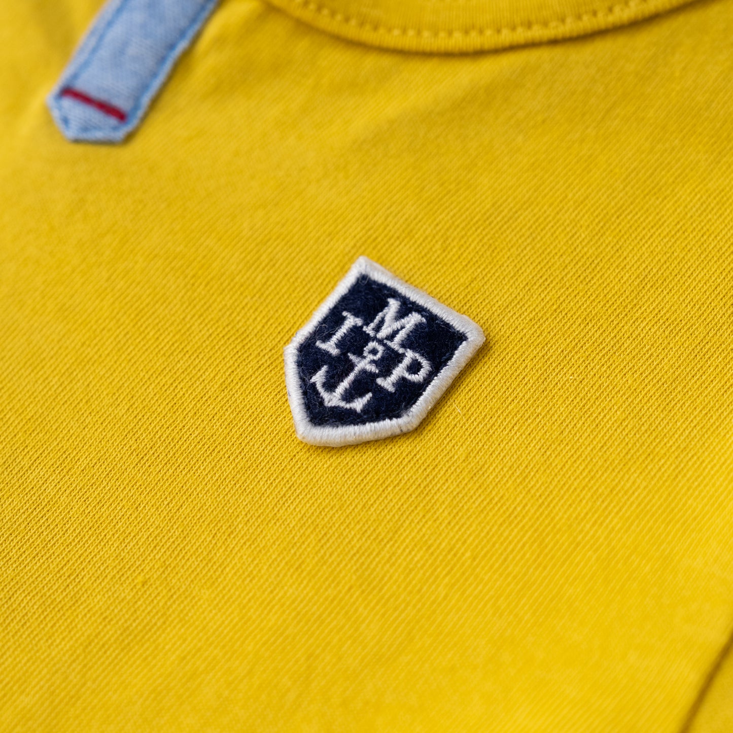 スリットネックTシャツ　YELLOW