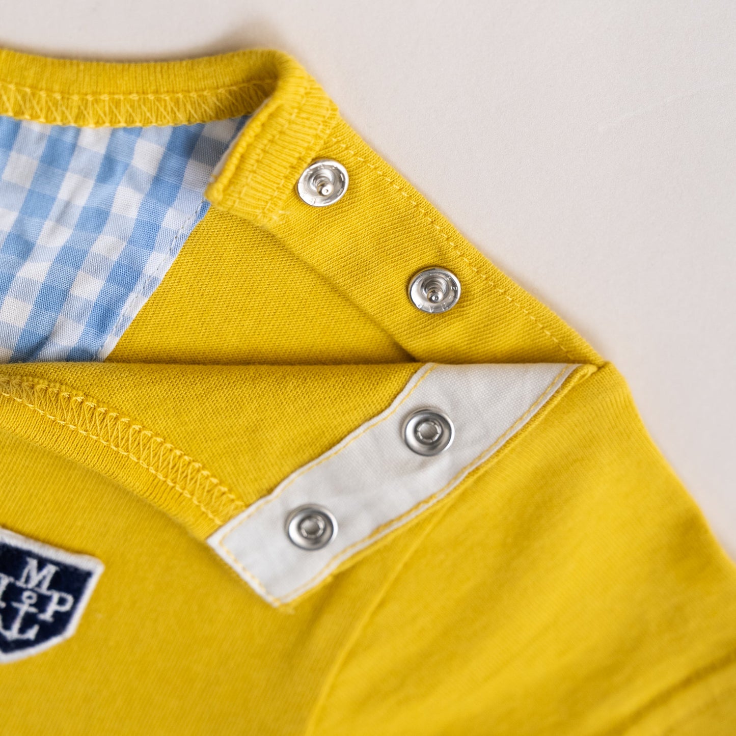 スリットネックTシャツ　YELLOW