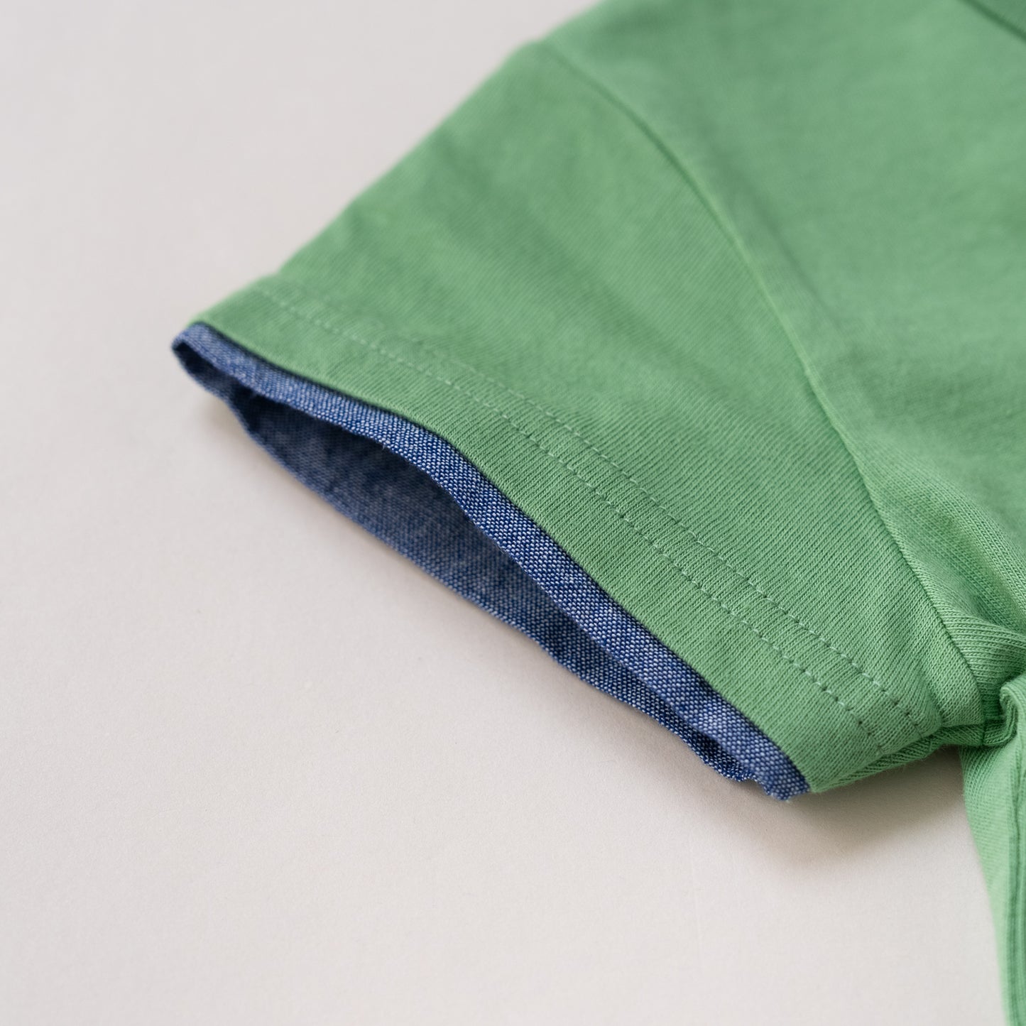 スリットネックTシャツ　KHAKI