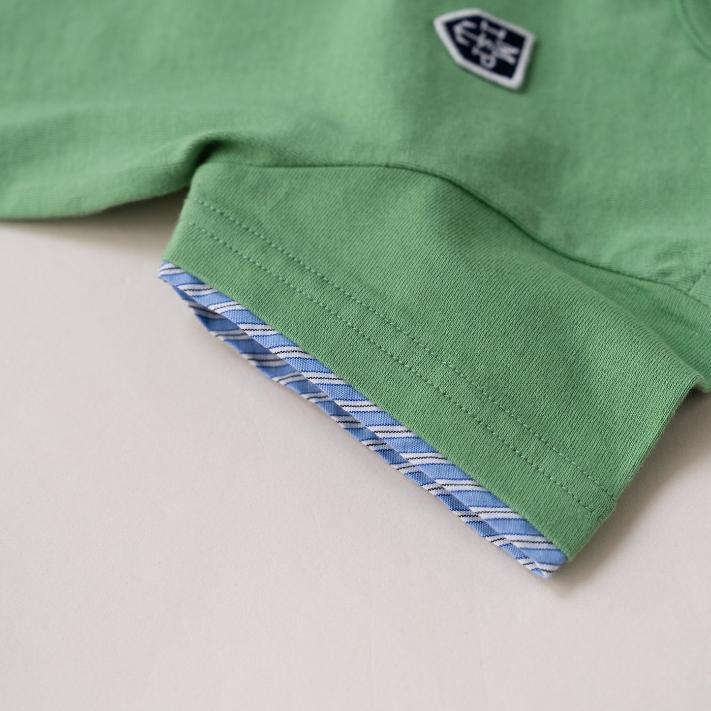 スリットネックTシャツ　KHAKI