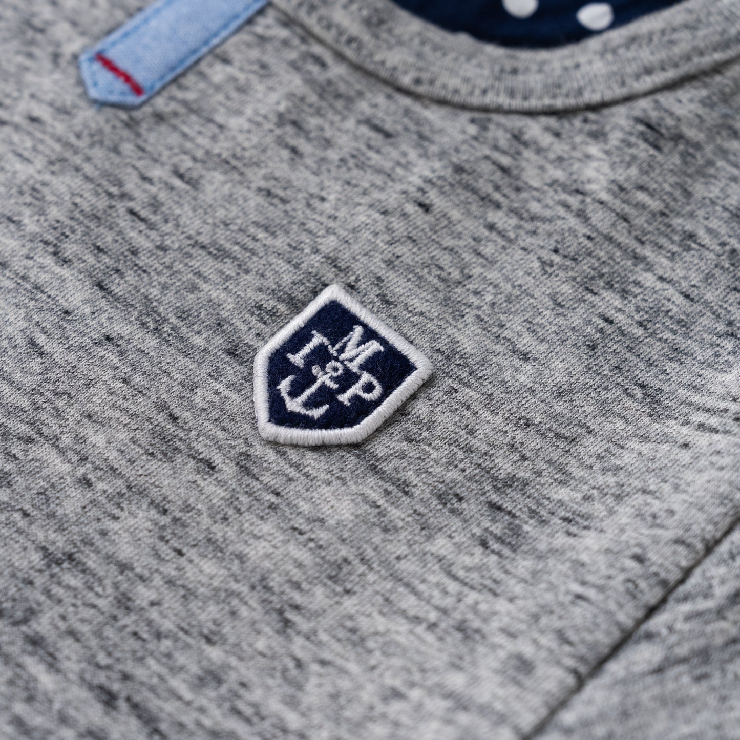スリットネックTシャツ　GRAY