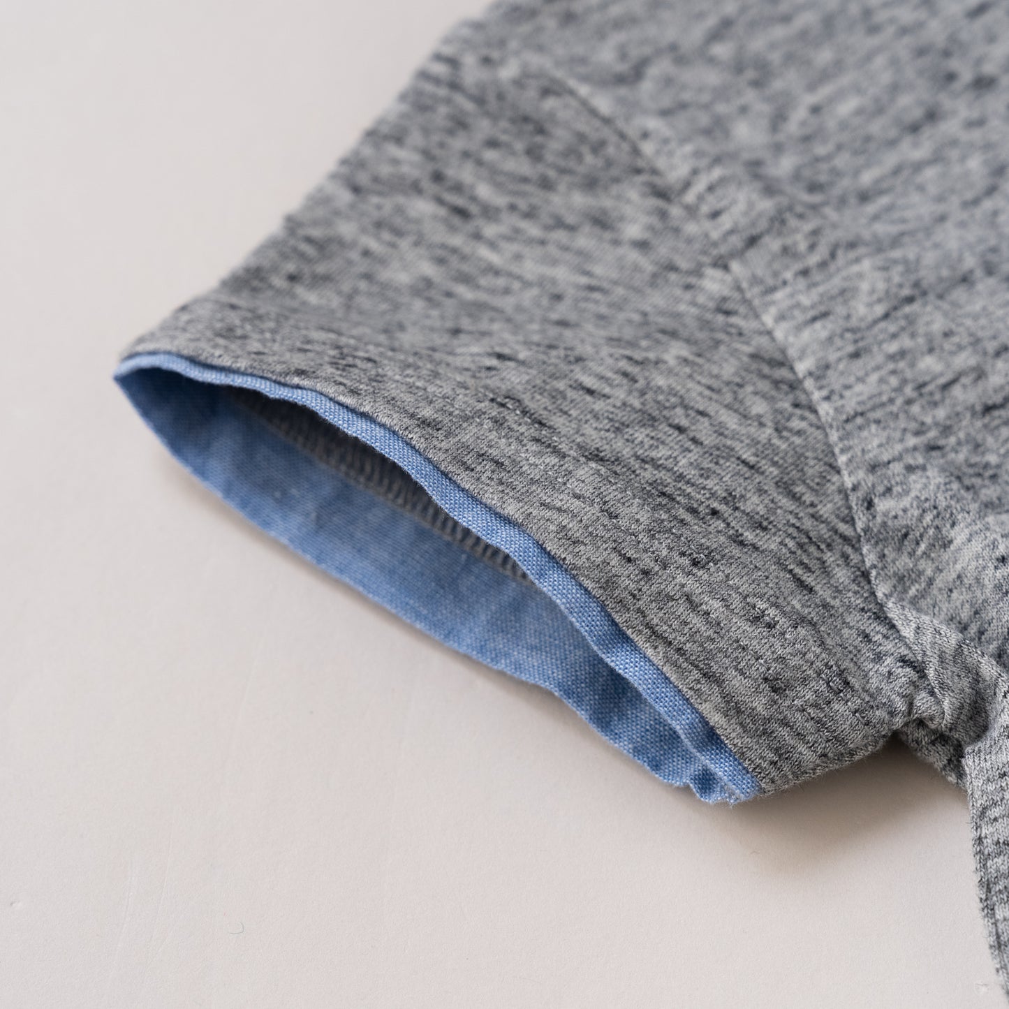 スリットネックTシャツ　GRAY