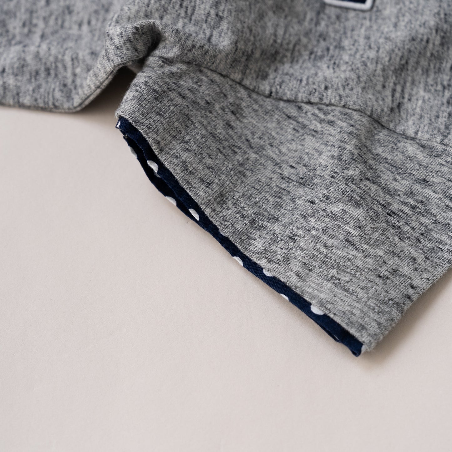 スリットネックTシャツ　GRAY