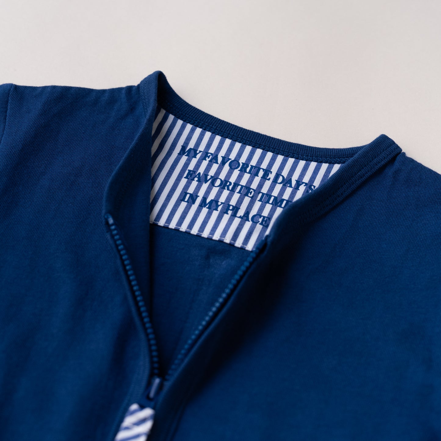Vネックジップカーデ　NAVY