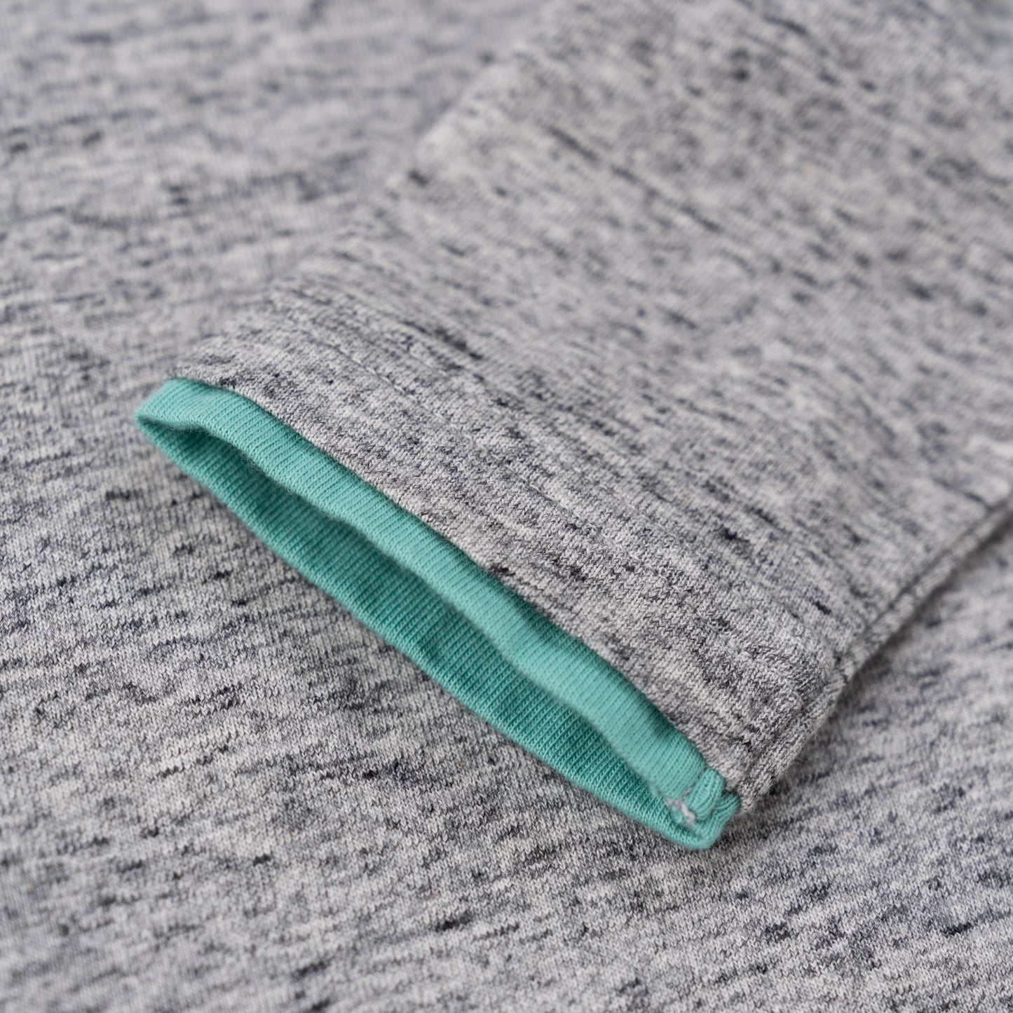 ワンポイントTシャツ　GRAY