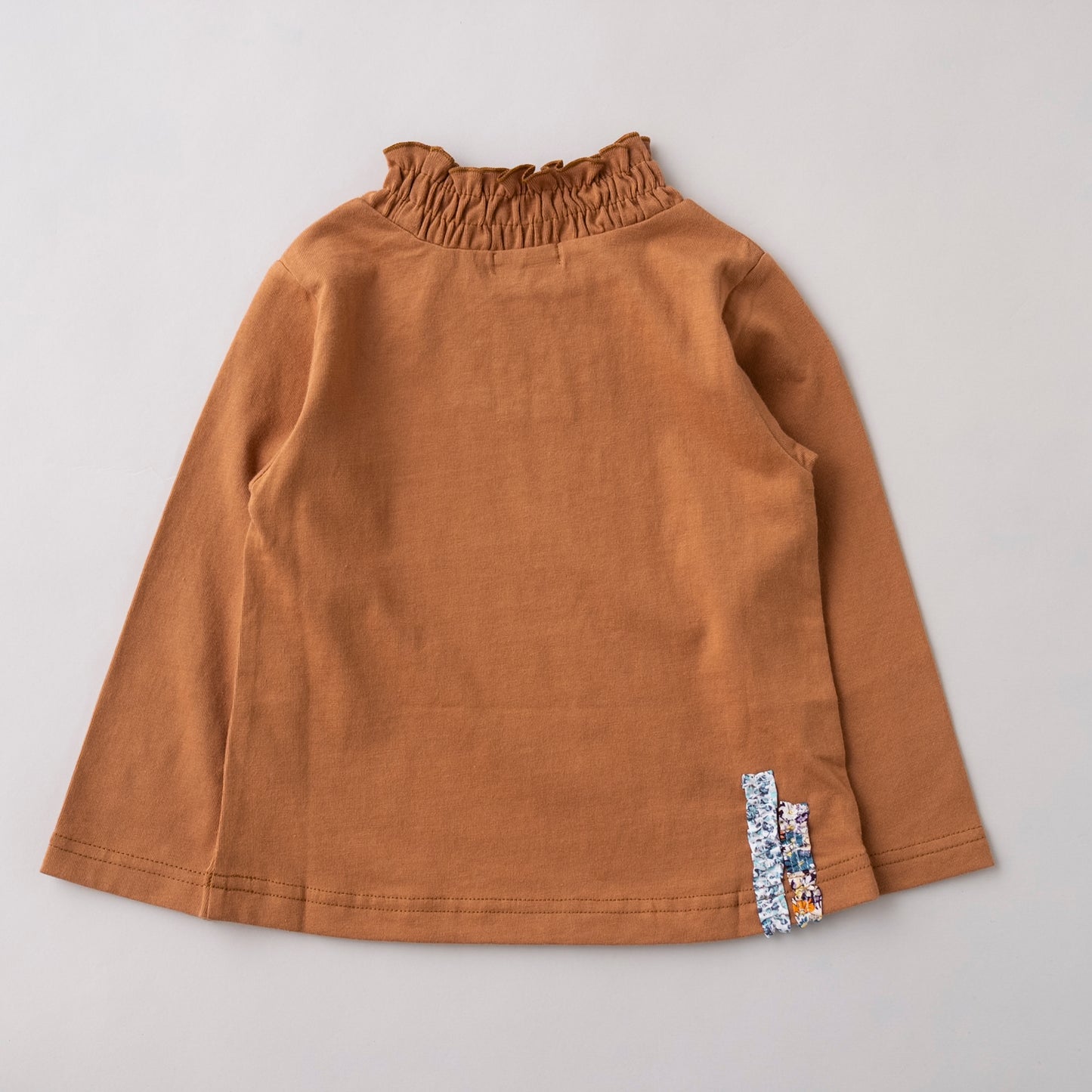 フリルハイネックTシャツ　BROWN