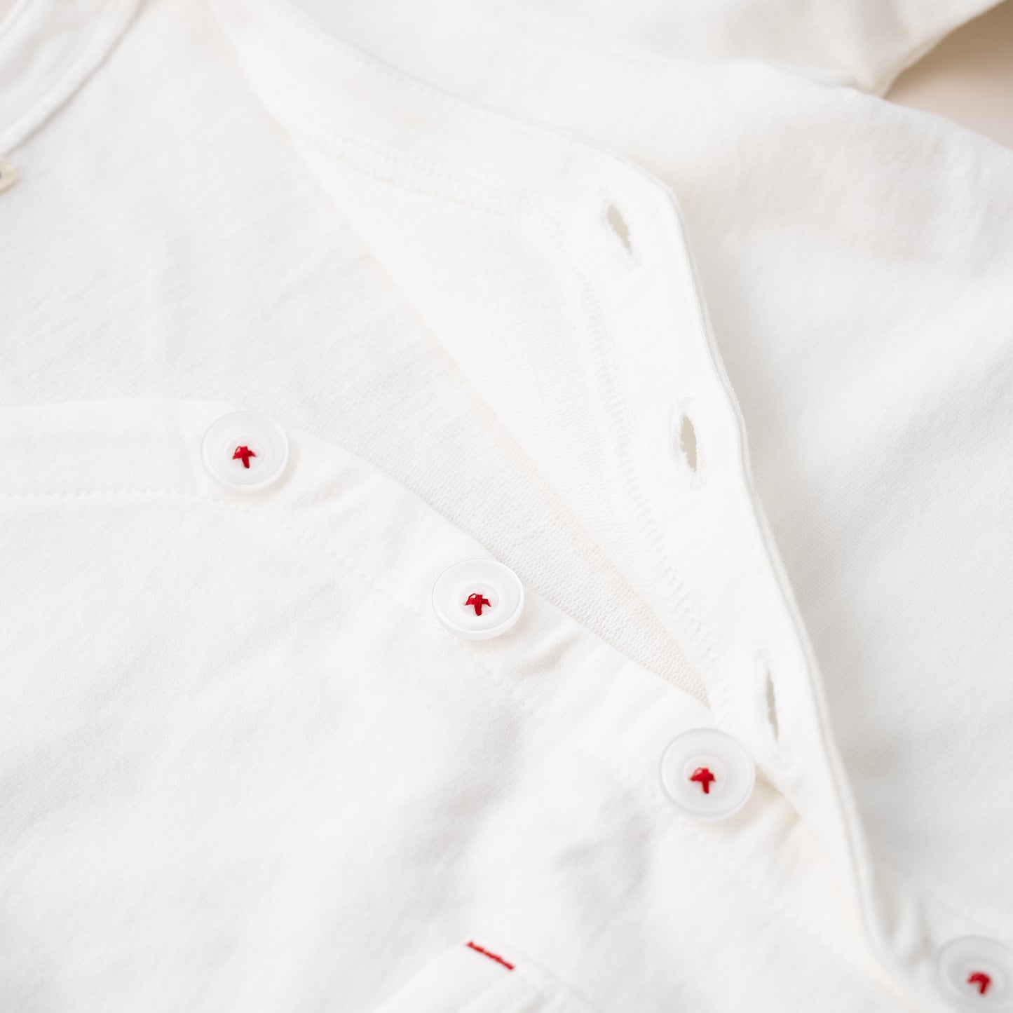 スタンダードVネックカーデ　OFF-WHITE