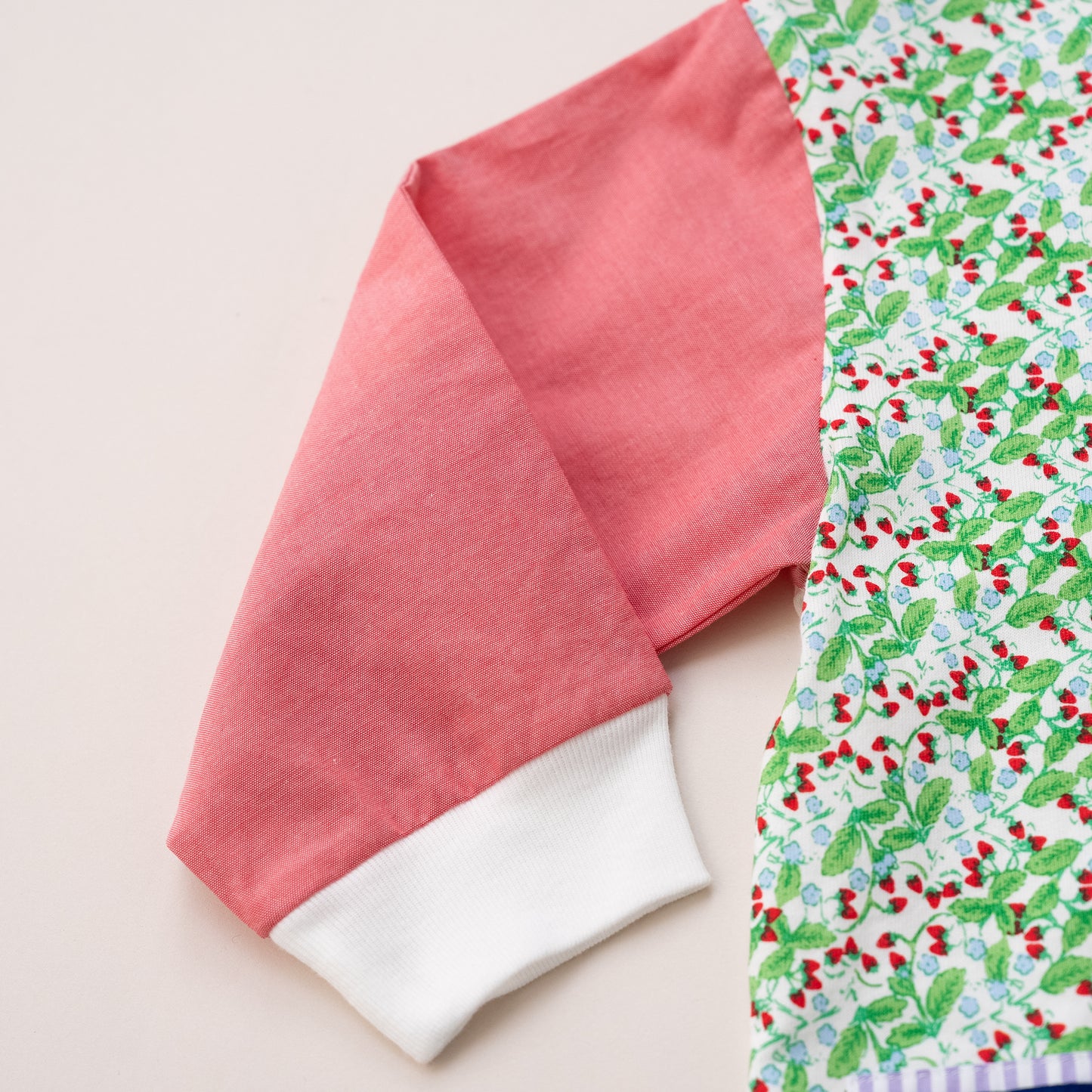 切り替えスリーブTシャツ【イチゴ】　RED