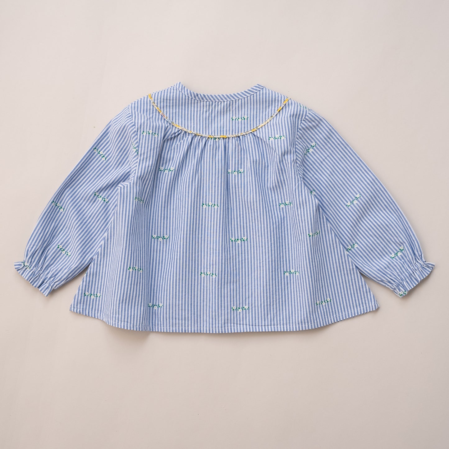 総柄ブラウス　STRIPE