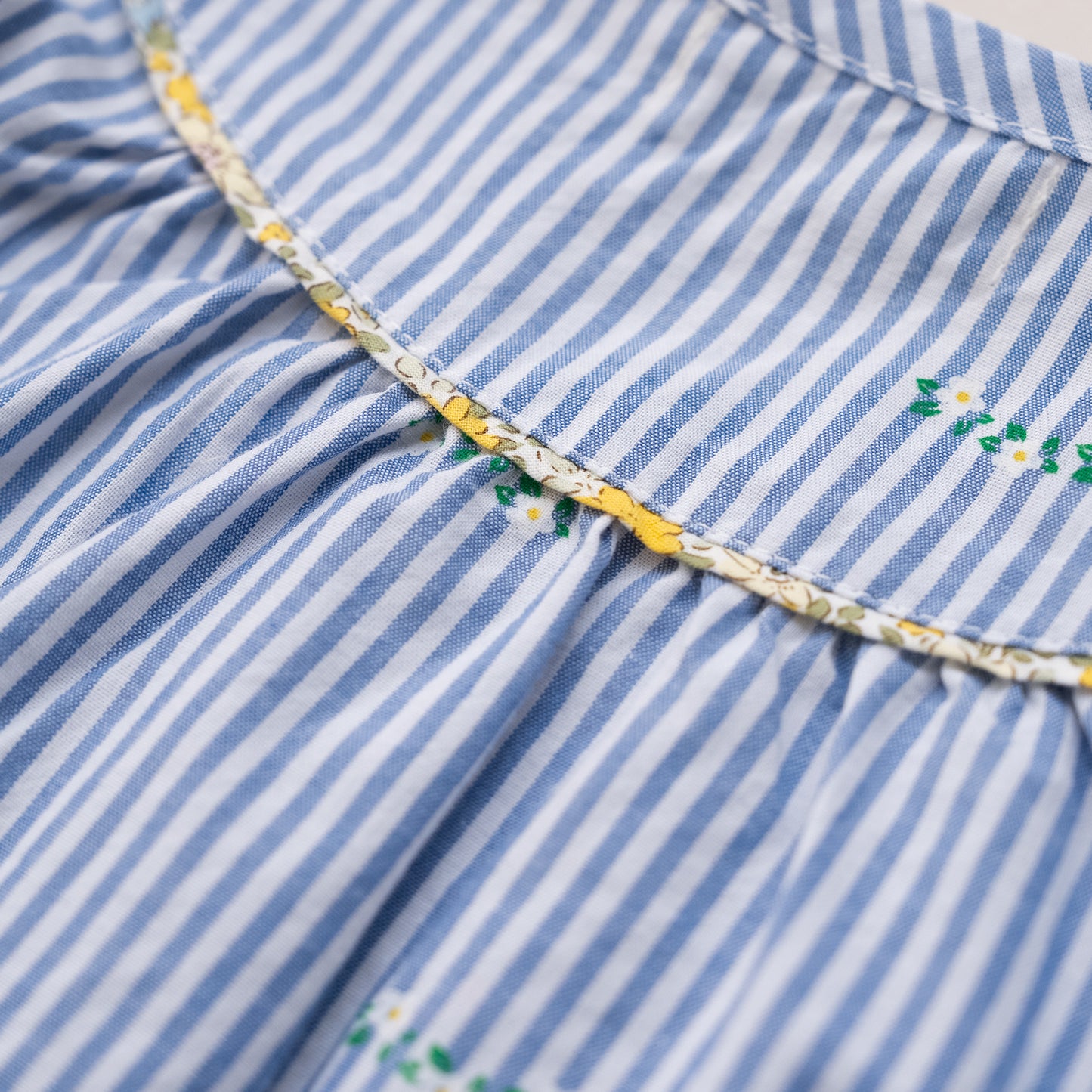 総柄ブラウス　STRIPE