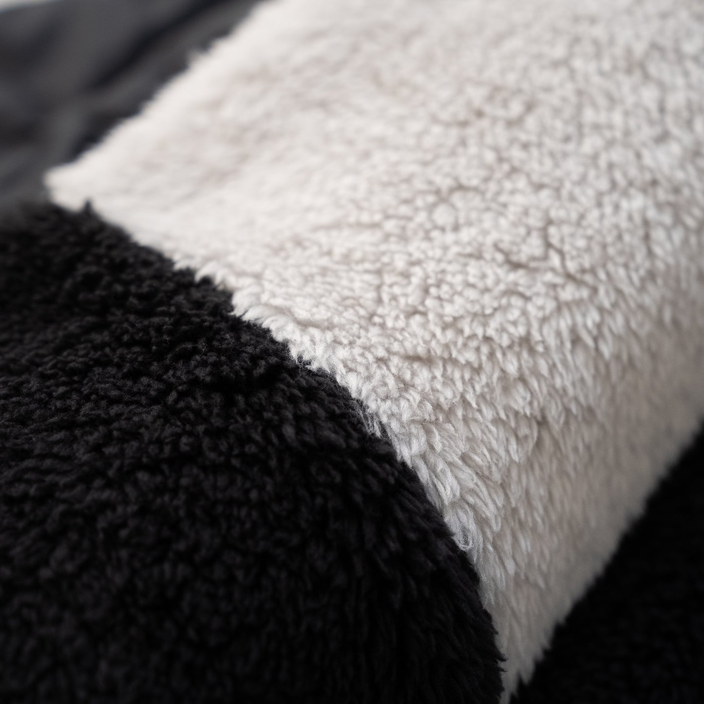 リバーシブルキルティングボアジャンパー　BLACK