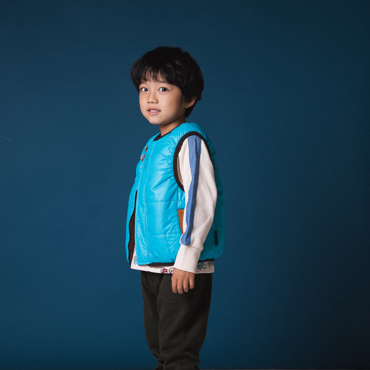 リバーシブルナイロンベスト　BLUE