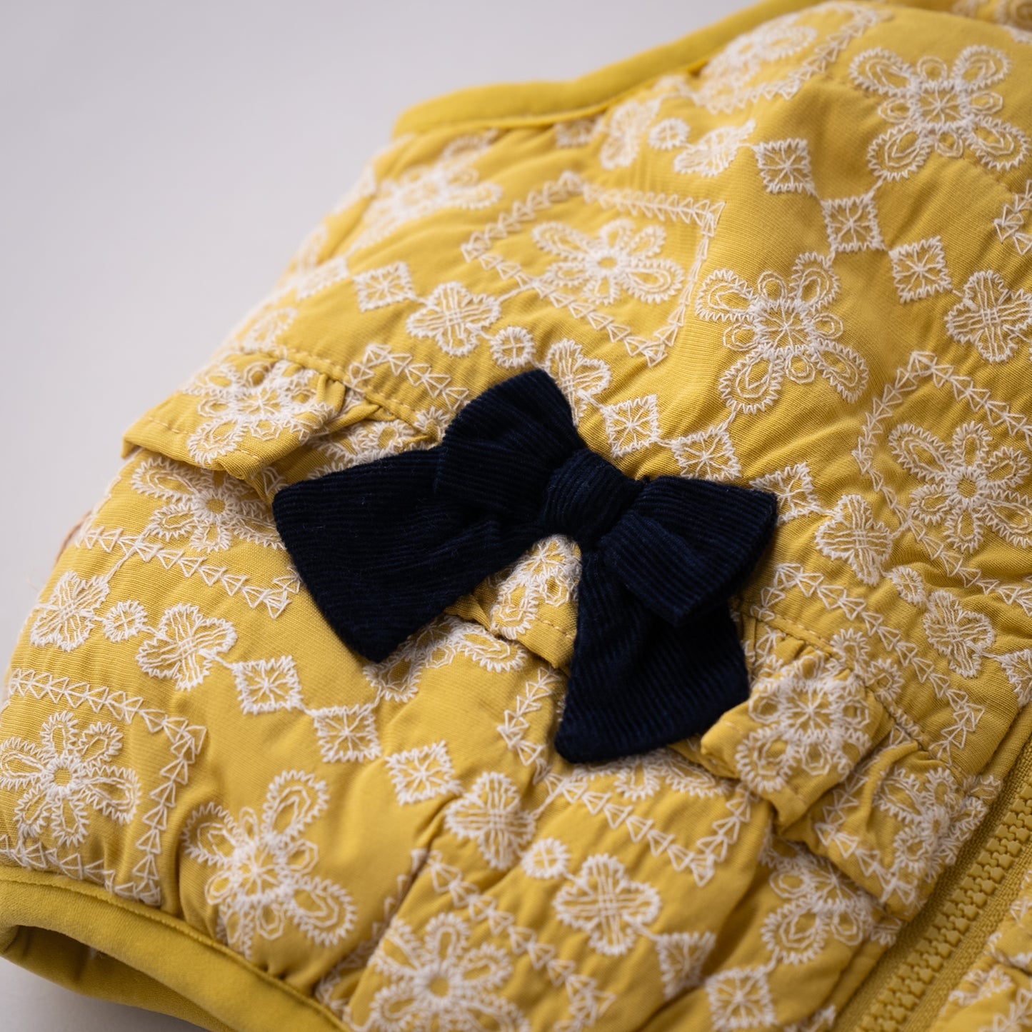 刺繍丸襟ベスト(リバーシブル)　YELLOW