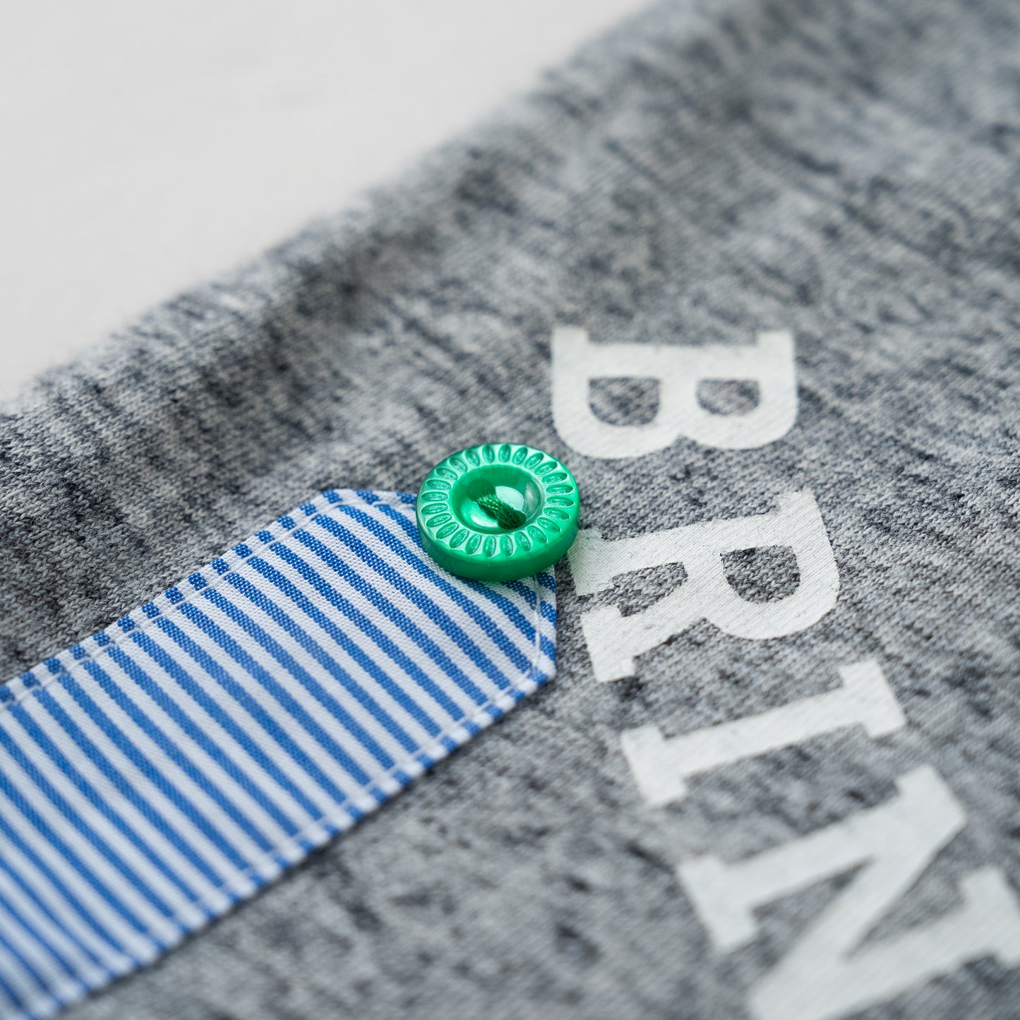 クローバーTシャツ　GRAY