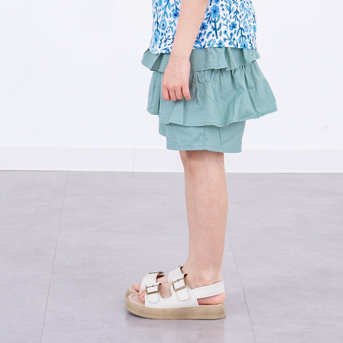段フリルショートパンツ　KHAKI
