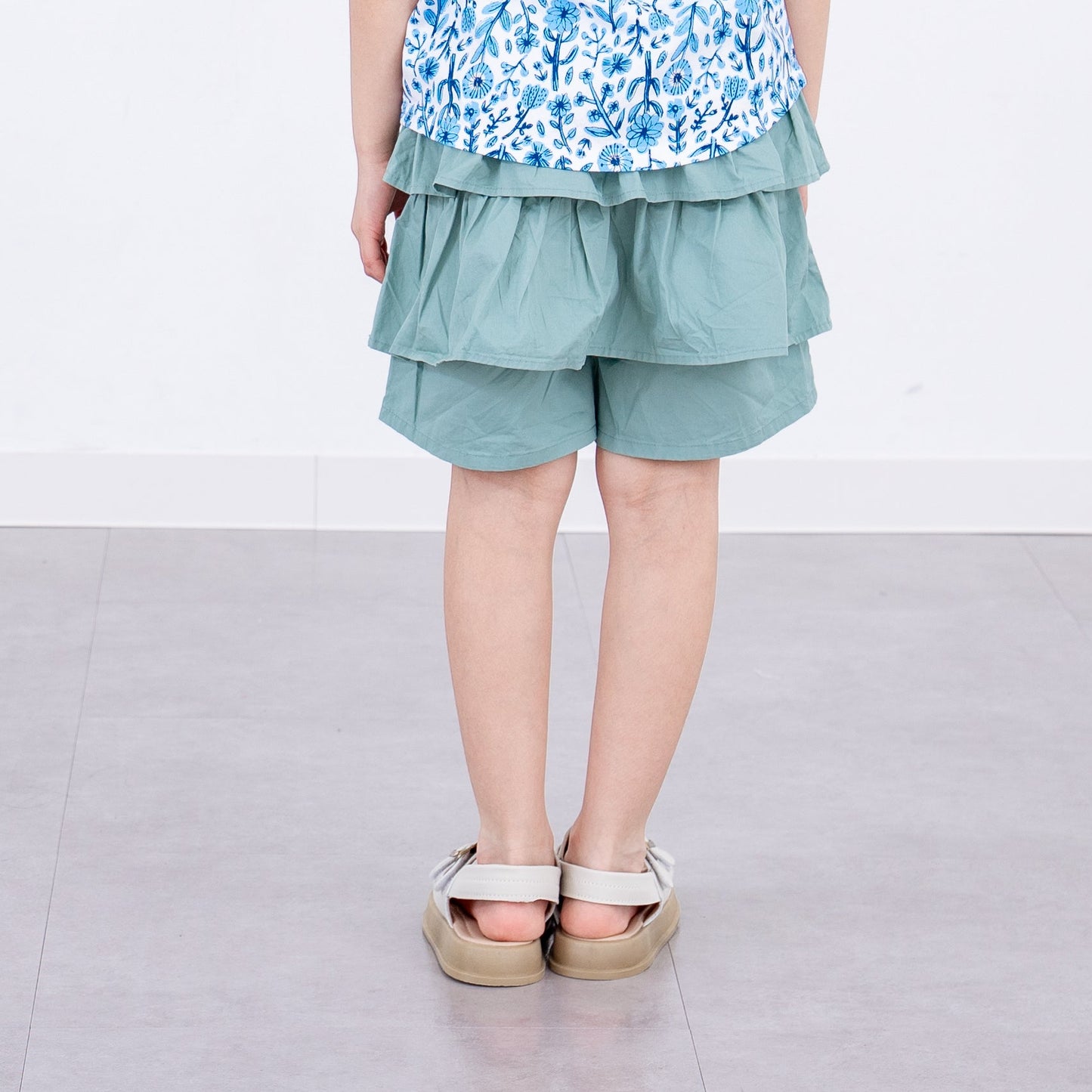 段フリルショートパンツ　KHAKI