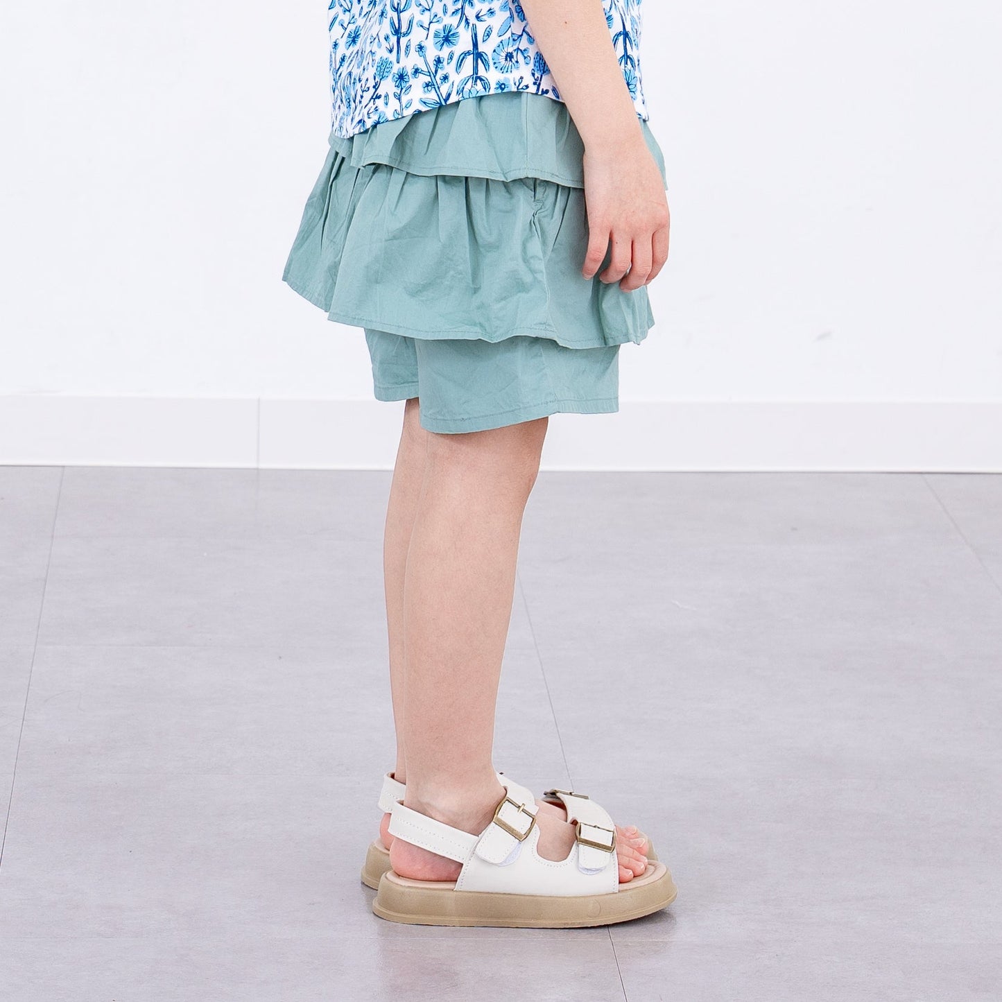 段フリルショートパンツ　KHAKI
