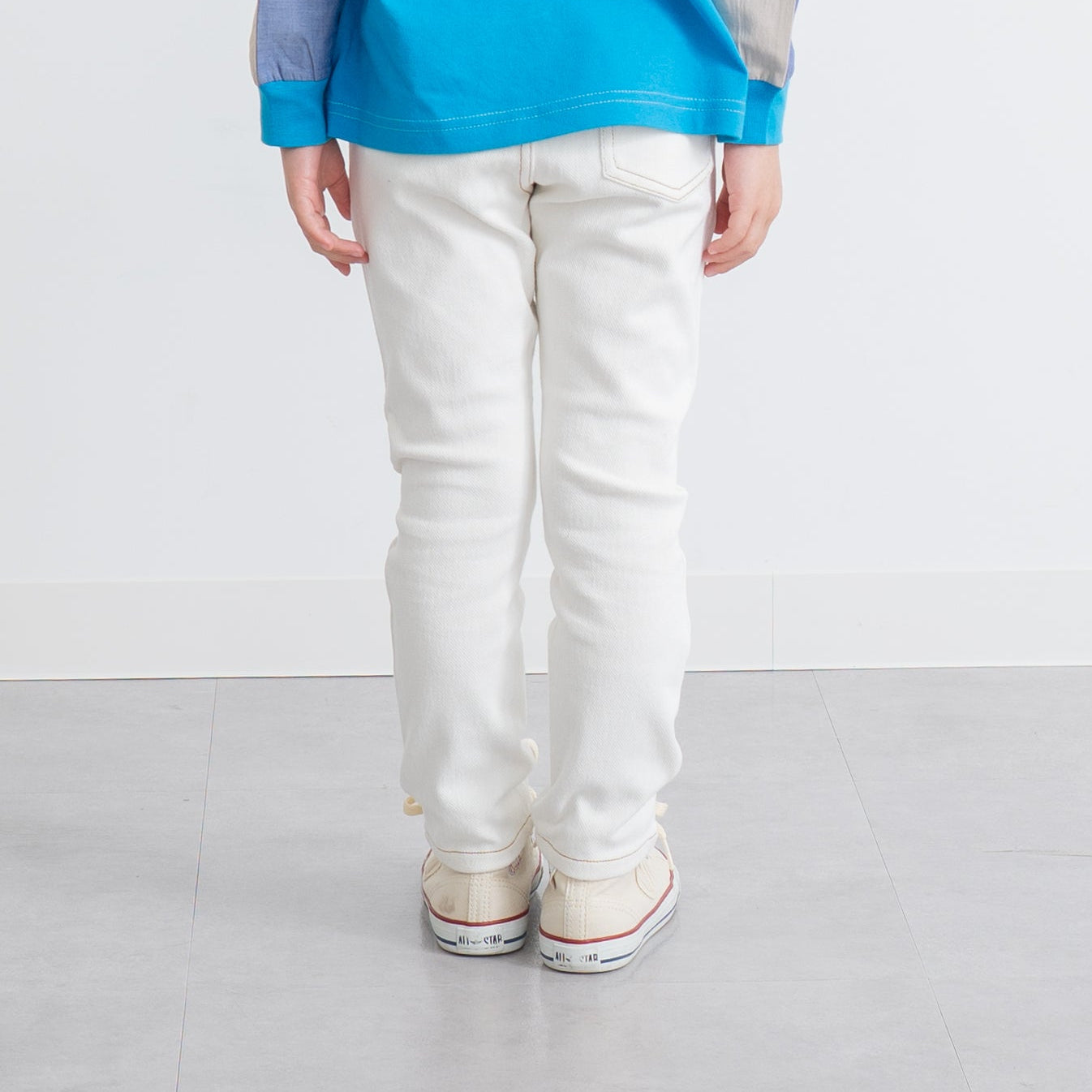 カラーニットデニムパンツ　OFF-WHITE